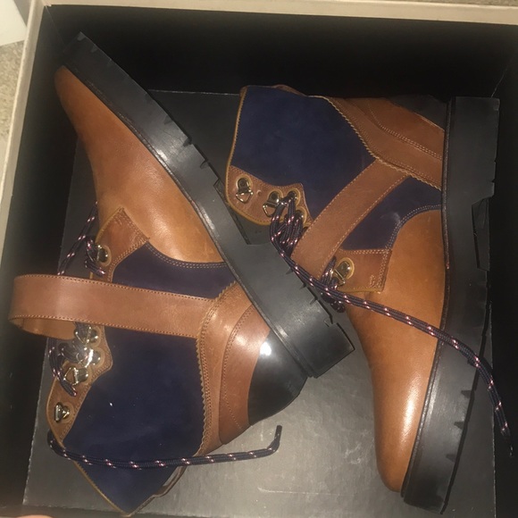Authentic BURBERRY Boots. Worn twice. Like new. - Picture 3 of 15